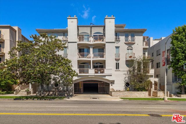1920 South Beverly Glen Boulevard, 101