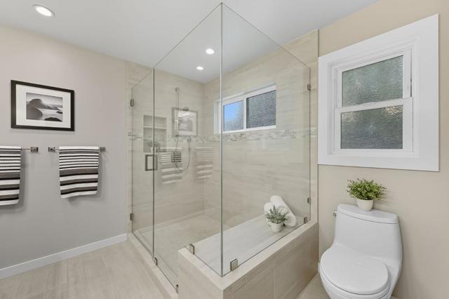 1426 Chestnut Street, San Carlos CA: https://media.crmls.org/mediaz/1ff80d1b-dbe0-405d-a986-8c464c67da25.jpg