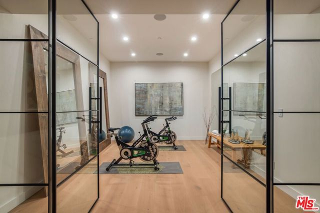 3935 Rhodes Avenue, Studio City CA: https://media.crmls.org/mediaz/1ff85224-05b4-4960-95c7-3fc1724293cf.jpg