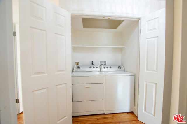 449 S Citrus Avenue, Los Angeles CA: https://media.crmls.org/mediaz/1ff8604a-a319-4c21-9f1c-cc4020ede403.jpg