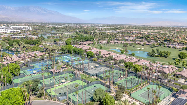 207 Bouquet Canyon Drive, Palm Desert, CA 92211