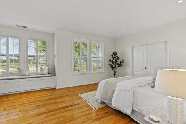 986 Governors Bay Drive, Redwood City CA: https://media.crmls.org/mediaz/1ff8f3a9-489d-44b0-a777-e020e21ec9c5.jpg