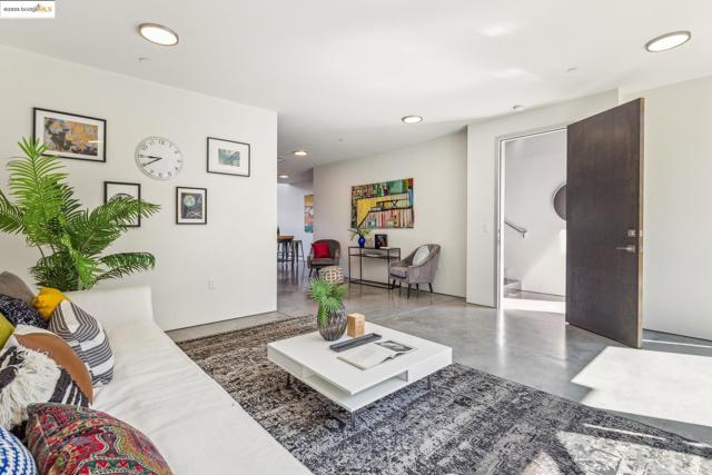 809 Folger Ave, Berkeley CA: https://media.crmls.org/mediaz/1ff973c3-30a0-49a8-af5f-d3195fb15827.jpg