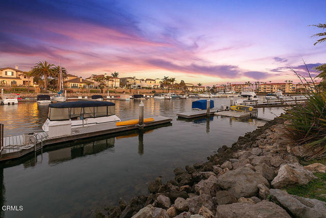 1464 Twin Tides Place, Oxnard CA: https://media.crmls.org/mediaz/1ffa1295-a096-47fa-9c2c-5c08dac60b65.jpg