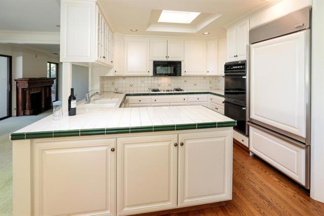 47 Bay Tree Lane, Los Altos CA: https://media.crmls.org/mediaz/1ffa4d61-593c-480c-80a0-2c55dfcef32e.jpg