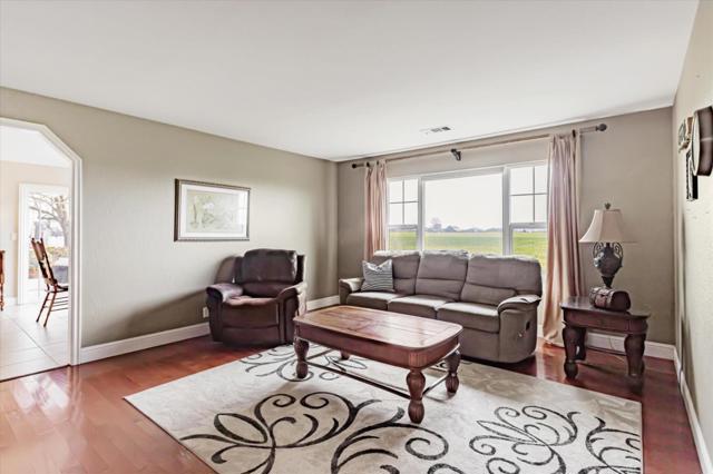 1204 Shore Road, Hollister CA: https://media.crmls.org/mediaz/1ffa9fe0-8d28-4808-9f1d-73e4f5db622c.jpg