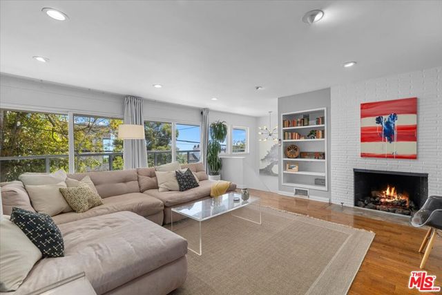 8809 Appian Way, Los Angeles CA: https://media.crmls.org/mediaz/1ffb7066-f9bd-49d6-8ddb-eba0390a0e29.jpg