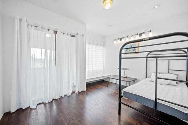 441 W Macarthur Boulevard, Oakland CA: https://media.crmls.org/mediaz/1ffb8909-a246-4ae5-9f92-cb9739386050.jpg