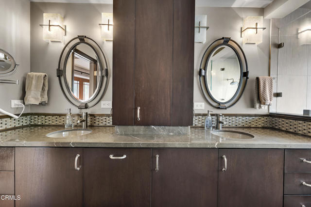 9999 Wornom Avenue, Sunland CA: https://media.crmls.org/mediaz/1ffb9332-836c-429b-8dd6-d29c39afea64.jpg