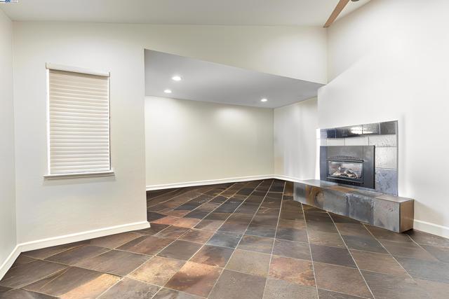 2256 Cove Ct, Discovery Bay CA: https://media.crmls.org/mediaz/1ffc5ab9-0c00-4161-9914-9d4d245bb8d8.jpg