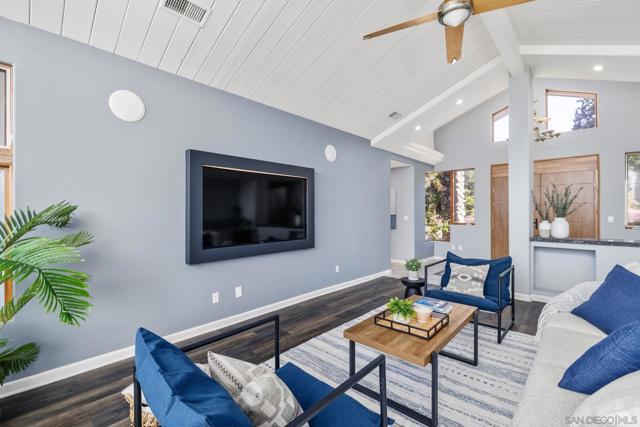 16334 Woodson View Rd, Poway CA: https://media.crmls.org/mediaz/1ffc7f71-83b7-4596-a2f6-f10ede3dccdf.jpg