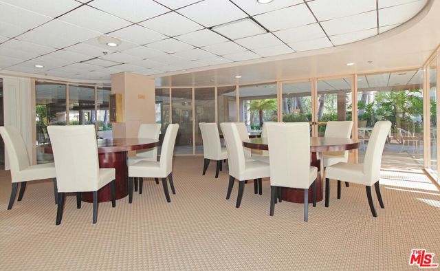 211 CALIFORNIA Avenue, Santa Monica CA: https://media.crmls.org/mediaz/1ffc8f9d-fe69-43a5-a52b-ba4031b3a641.jpg
