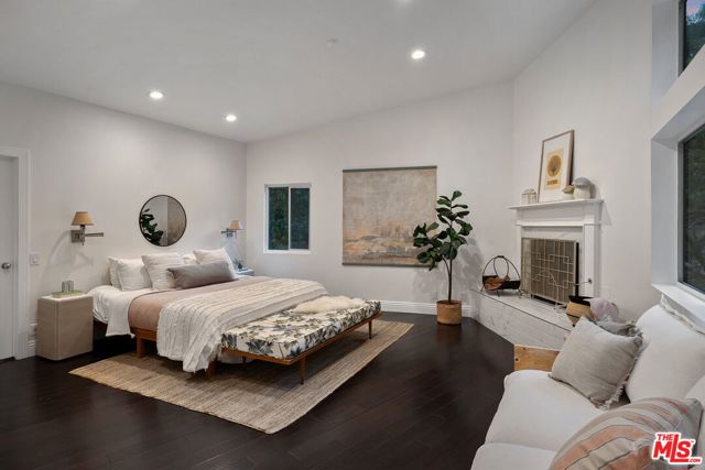 2180 Laurel Canyon Boulevard, Los Angeles CA: https://media.crmls.org/mediaz/1ffcb07e-4d03-4095-927f-31cd157c002a.jpg