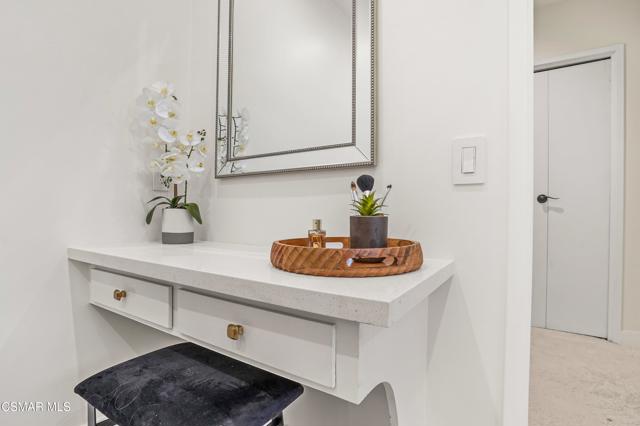 863 Falmouth Street, Thousand Oaks CA: https://media.crmls.org/mediaz/1ffcb843-cf41-4177-9835-3cb1298d41ef.jpg