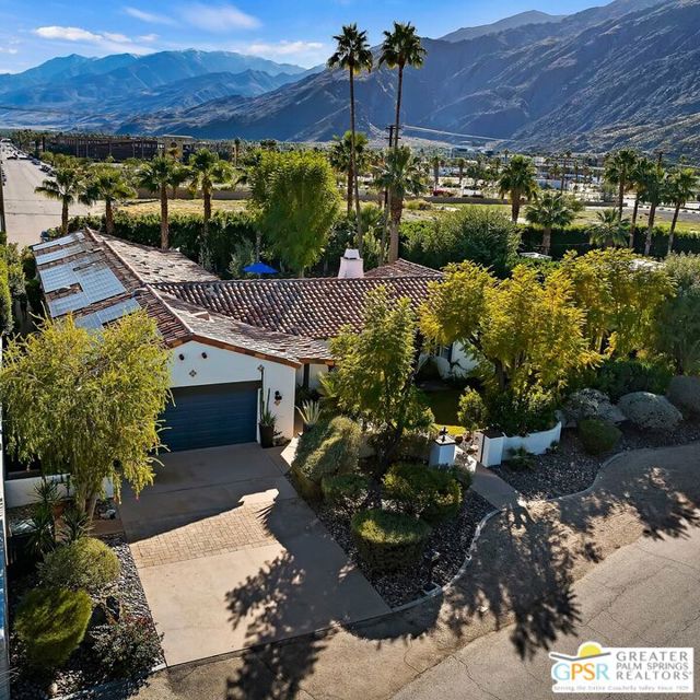 535 E Via Colusa, Palm Springs CA: https://media.crmls.org/mediaz/1ffd3240-8923-422e-96fe-f83d8aa129ce.jpg