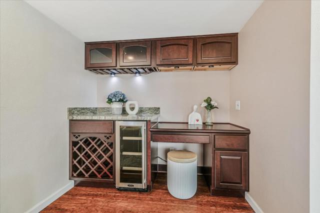 Image 5 of 30 For 871 Manor Way