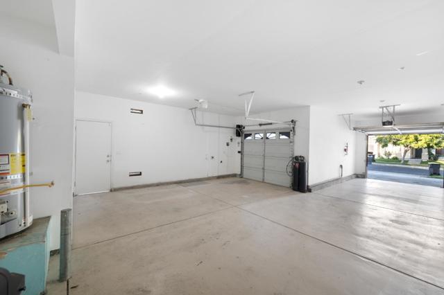 16341 Adobe Way, Lathrop CA: https://media.crmls.org/mediaz/1ffd70fb-7895-4021-aa80-f4f3391edc40.jpg