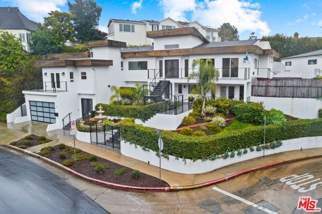 436 Levering Avenue, Los Angeles CA: https://media.crmls.org/mediaz/1ffea0e6-6085-4102-b97f-57f4d569b380.jpg