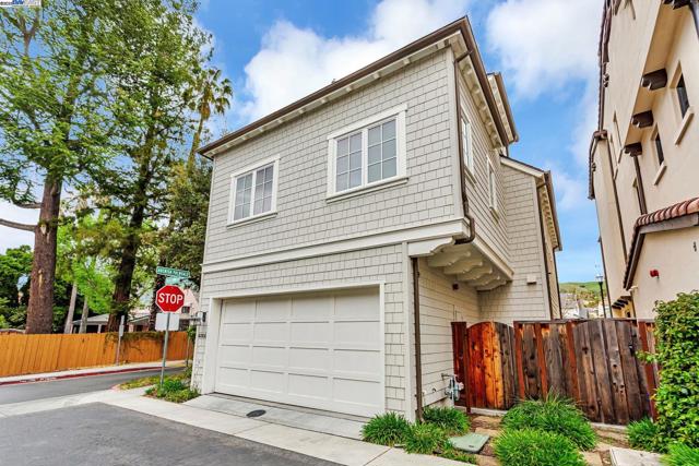 43150 Calle Familia, Fremont CA: https://media.crmls.org/mediaz/1ffeb2c6-85f1-4424-8ed2-6703f9c1776a.jpg