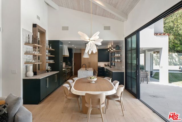 7651 Willow Glen Road, Los Angeles CA: https://media.crmls.org/mediaz/1ffeca0a-6766-4927-b372-e07263186a1c.jpg