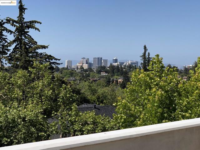 169 Ronada Ave, Piedmont CA: https://media.crmls.org/mediaz/1ffef8fd-587f-424f-ba59-d500aee194f5.jpg