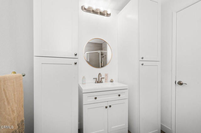 4275 Via Arbolada, Los Angeles CA: https://media.crmls.org/mediaz/1fff733f-0e48-42e4-9d04-a5157729d45d.jpg