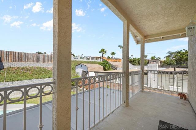 1173 Oasis Ave, Chula Vista CA: https://media.crmls.org/mediaz/1fff75a8-4e6a-4b9f-b753-e58c9c412f9d.jpg