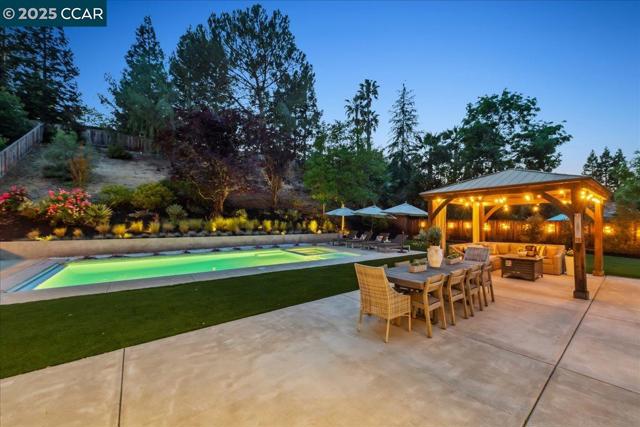 97 Woodranch Cir, Danville CA: https://media.crmls.org/mediaz/1fff7af0-e926-4e34-a752-d6d8d4d2b416.jpg