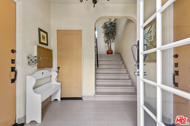 924 S Orange Grove Avenue, Los Angeles CA: https://media.crmls.org/mediaz/1fff9a5a-4bc4-4d4c-8477-f4d059e1198a.jpg
