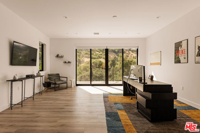 3820 Knobhill Drive, Sherman Oaks CA: https://media.crmls.org/mediaz/1fffa784-ed34-46a9-a0f9-306fc8a221c5.jpg