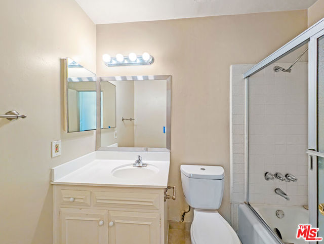 1538 11th Street, Santa Monica CA: https://media.crmls.org/mediaz/1fffc4df-dbd6-4463-a4c3-a8d0c7297491.jpg