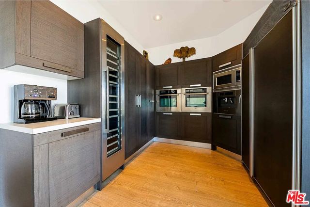 2183 Sunset Plaza Drive, Los Angeles CA: https://media.crmls.org/mediaz/1fffc6c4-4a2d-489f-a92c-ddad5cf9a09a.jpg