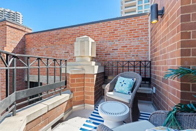 500 W Harbor Dr, San Diego CA: https://media.crmls.org/mediaz/1ffff247-1854-40e5-99b7-9862f9558ae0.jpg