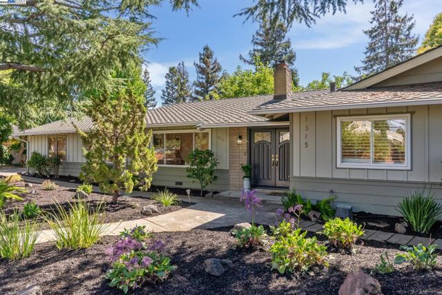 1515 Grove Way, Concord CA: https://media.crmls.org/mediaz/20004bbf-59d2-4bb3-98b1-fd7b533af217.jpg