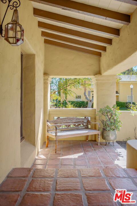 500 N Las Palmas Avenue, Los Angeles CA: https://media.crmls.org/mediaz/2000a5e7-6da8-430d-a70b-212497697129.jpg