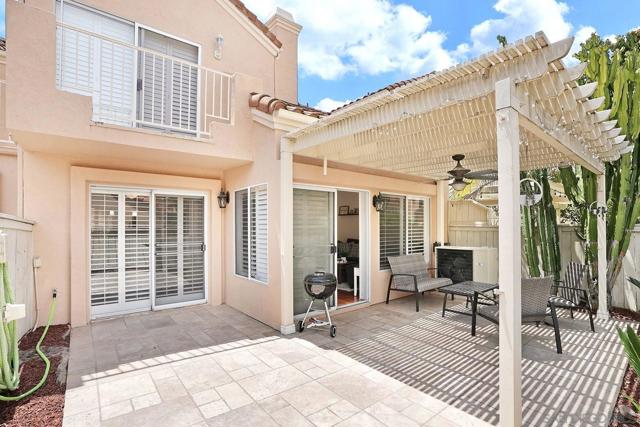 731 Edgewater Dr, Chula Vista CA: https://media.crmls.org/mediaz/2000a8e6-cd02-419d-b773-9ff8d50675d4.jpg