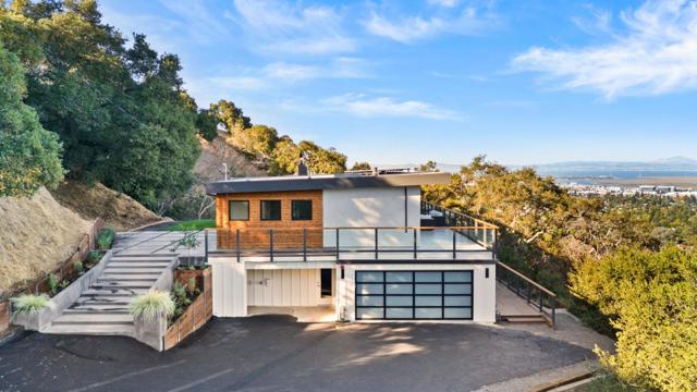 760 Loma Court, Redwood City CA: https://media.crmls.org/mediaz/2000dd17-552b-47a7-b96e-36059725601a.jpg