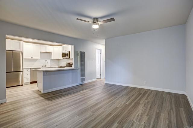 Detail Gallery Image 7 of 9 For 141 Johnston Ln #4,  San Marcos,  CA 92069 - 2 Beds | 1 Baths