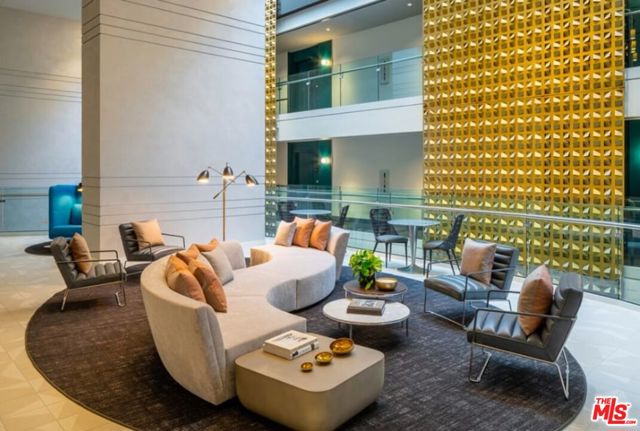 400 S Broadway, Los Angeles CA: https://media.crmls.org/mediaz/2000f71b-7d36-4415-8ebb-f47d2a40fd2c.jpg