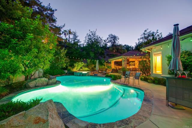 2209 Eucalyptus Ave, Escondido CA: https://media.crmls.org/mediaz/2000fad7-f685-4957-a554-4482a8256b96.jpg