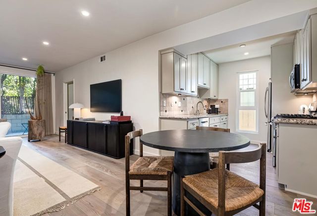 874 Hammond Street, West Hollywood CA: https://media.crmls.org/mediaz/200389fe-3035-487b-9ffe-9583e0626753.jpg