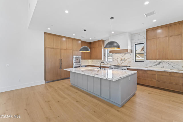 Image 13 of 93 For 532 Corte Corrida