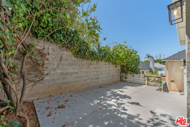 4632 Mioland Drive, Los Angeles CA: https://media.crmls.org/mediaz/20041bfe-e33c-4713-aece-24073ffc443b.jpg