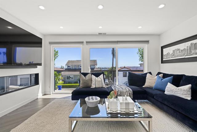 Detail Gallery Image 7 of 57 For 936 Armada, San Diego,  CA 92106 - 4 Beds | 3 Baths