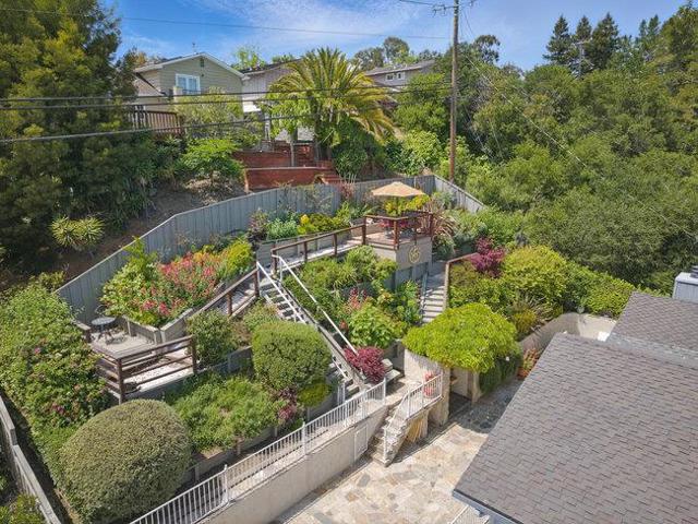 698 Emerald Hill Road, Redwood City CA: https://media.crmls.org/mediaz/200485eb-177e-4a9c-b20b-8713957d17ba.jpg