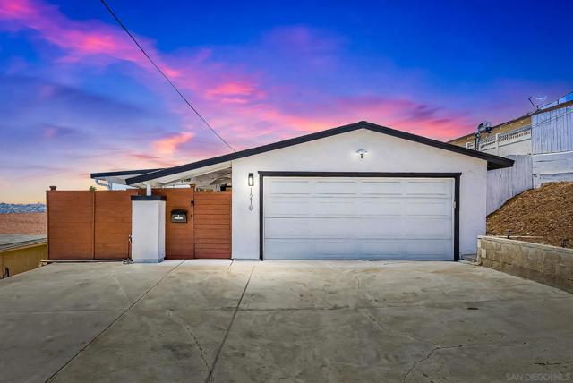 1210 Maria Ave, Spring Valley CA: https://media.crmls.org/mediaz/200498d8-8cde-4102-a20b-055794e0d7b1.jpg