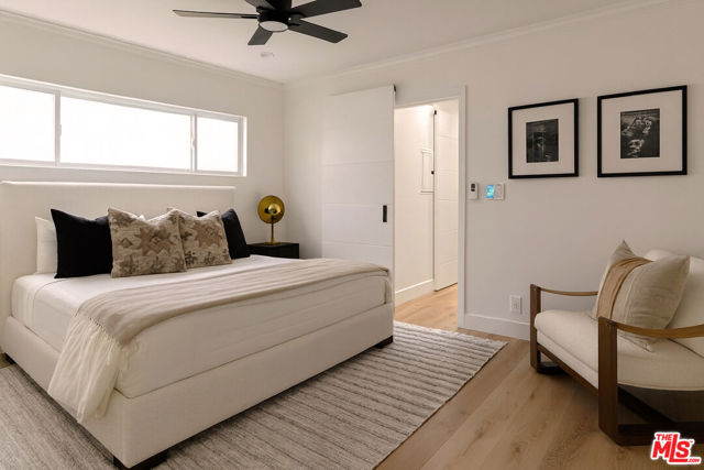 1233 N Laurel Avenue, West Hollywood CA: https://media.crmls.org/mediaz/2004d924-e30e-4c91-8fc0-17f0ec03b3f6.jpg