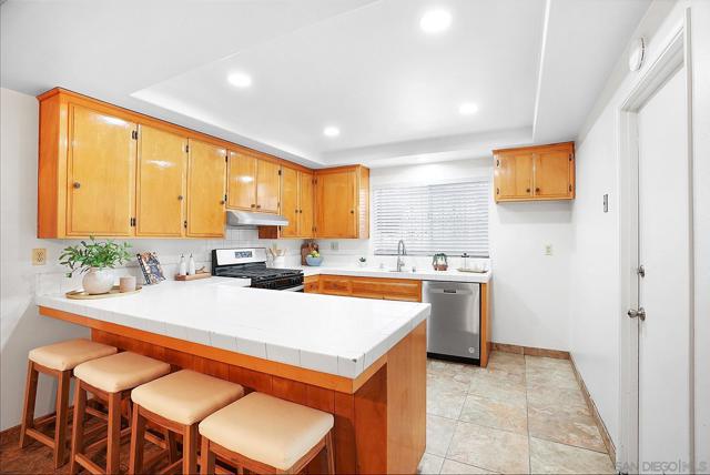 945 Nacion Avenue, Chula Vista CA: https://media.crmls.org/mediaz/20052c11-0e61-48e8-9d90-6bda493a9799.jpg