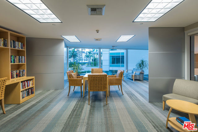 13600 Marina Pointe Drive, Marina del Rey CA: https://media.crmls.org/mediaz/200545c1-9feb-459b-82f1-106513bb957b.jpg