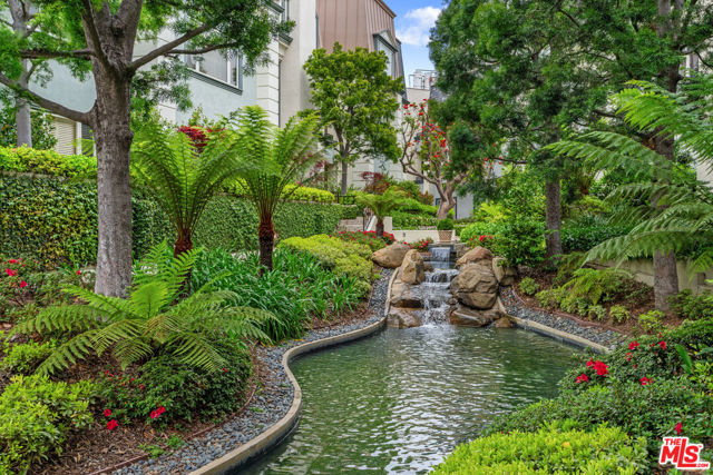 10118 Empyrean Way, Los Angeles CA: https://media.crmls.org/mediaz/20056d45-81ed-4c2f-838f-687b9e4757a5.jpg